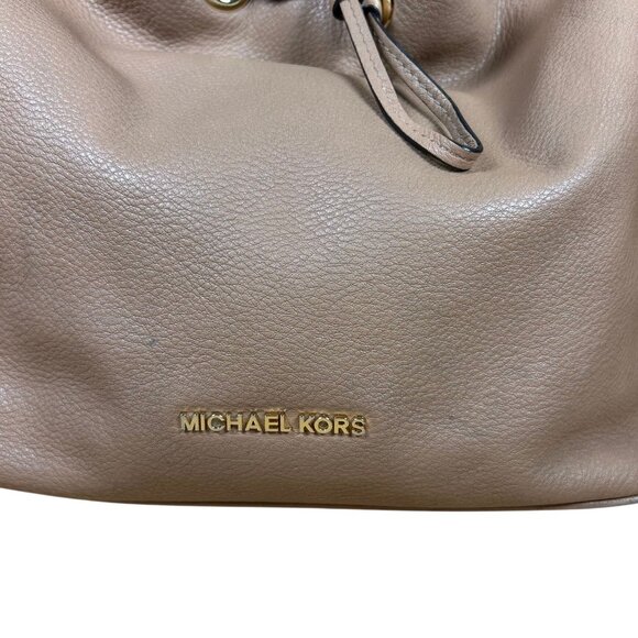 Michael Kors Jules Large Drawstring Bucket Bag in Tan Caramel Pebbled Leather - Picture 2 of 12